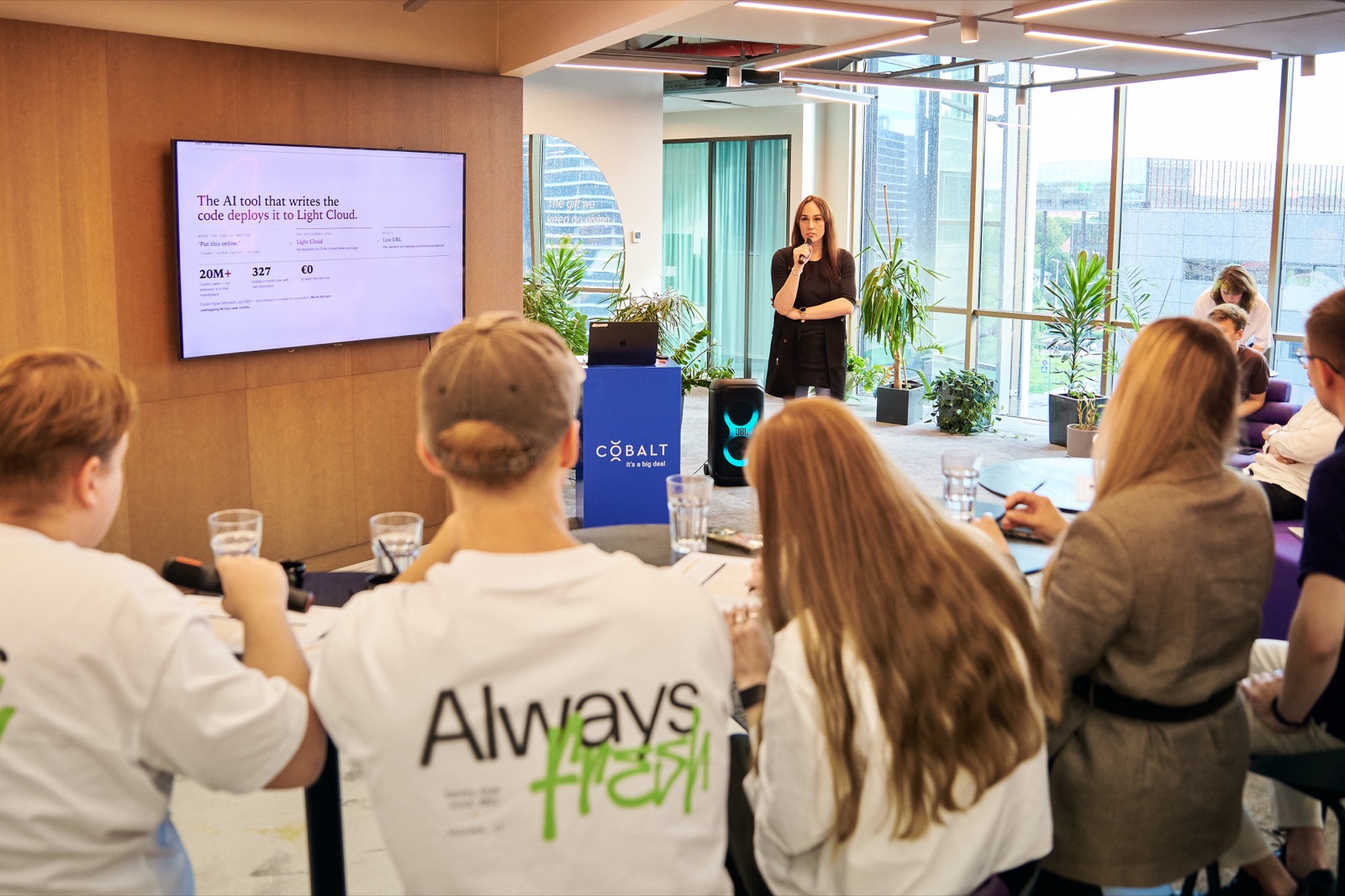 Julia pitching Light Cloud at KitchenPitch, the FreshMango accelerator pitch day